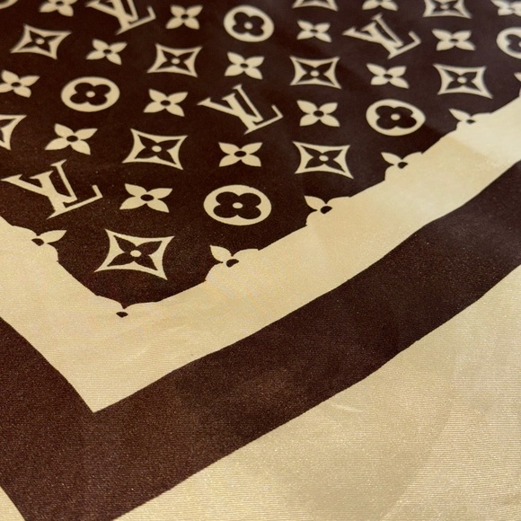 RARE VINTAGE LOUIS VUITTON Brown and Beige LV Monogram Silk Scarf - Picture 7 of 8